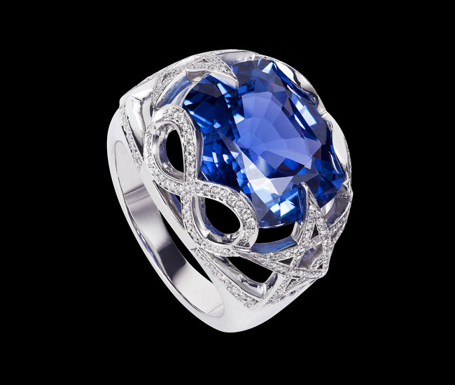 Gold Ripentagram Ring SAKTI by Lisa Butcher | Collection | Pentagram Ring